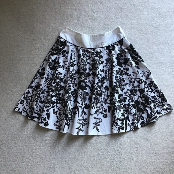 DM New York Dresses & Skirts - DM New York black & white skirt size XL